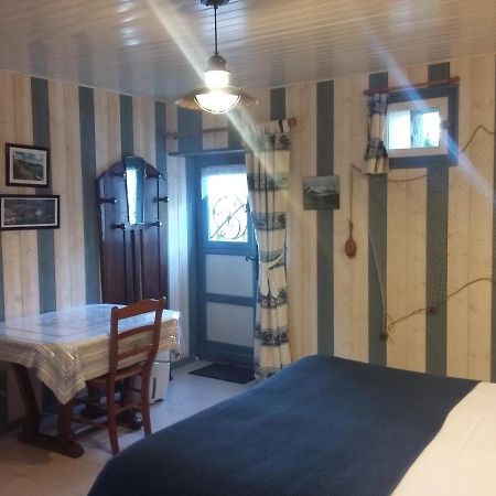 Les Petites Chapelles Bed & Breakfast Saint-Pierre-de-Plesguen Exterior foto