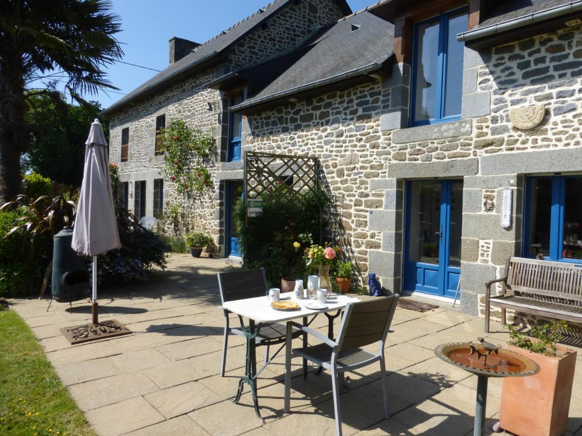 Les Petites Chapelles Bed & Breakfast Saint-Pierre-de-Plesguen Exterior foto