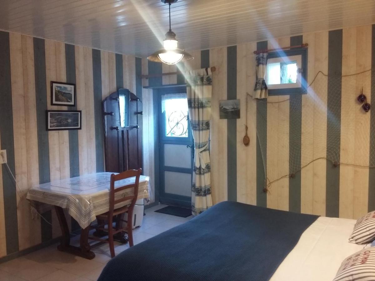 Les Petites Chapelles Bed & Breakfast Saint-Pierre-de-Plesguen Exterior foto